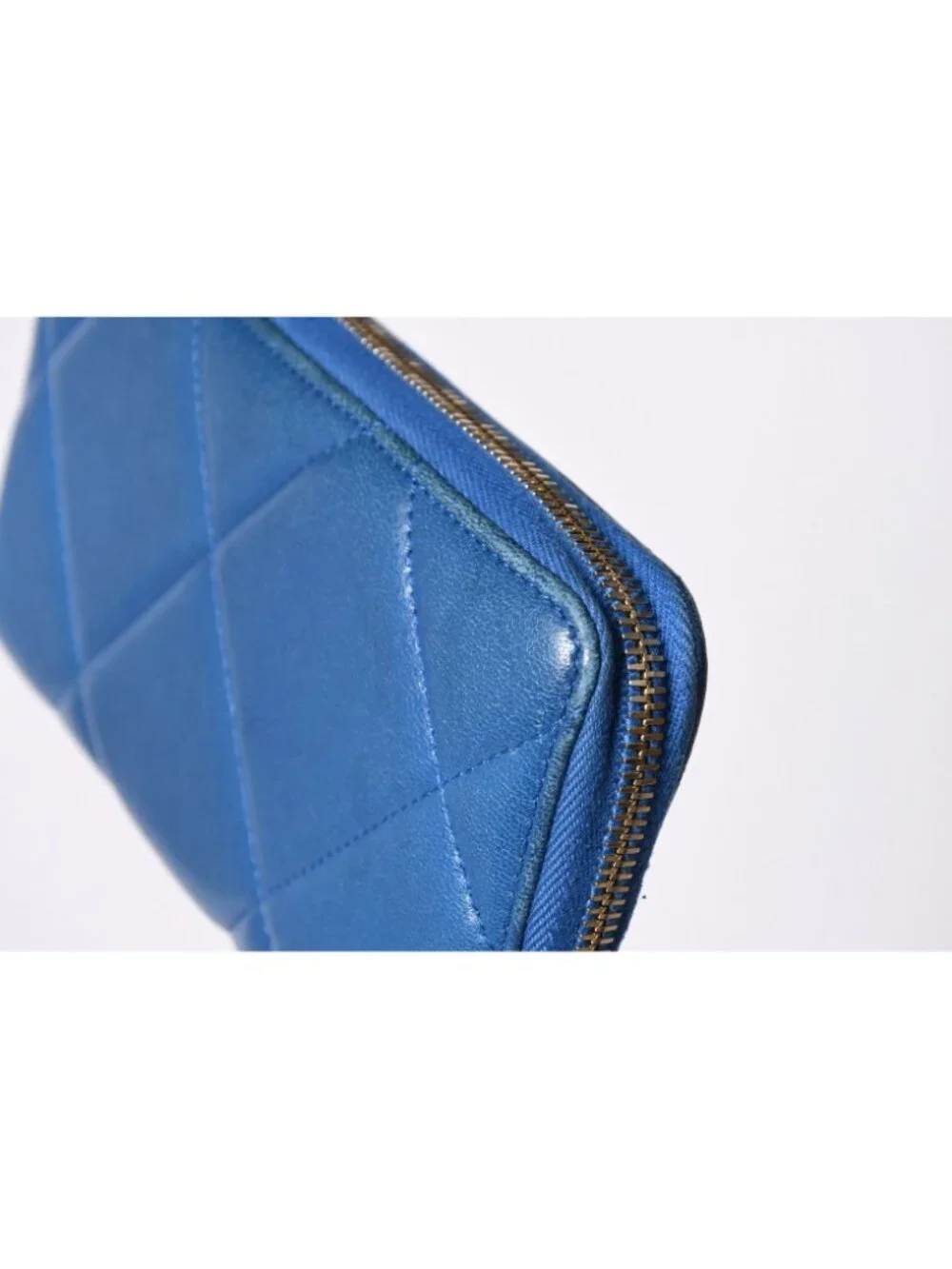 Chanel CC Logo Round Wallet Quilted Blue Leather Gold